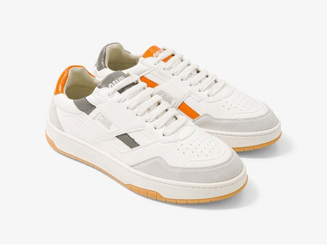 Caval baskets et sneakers playground vegan orange dust blanc
